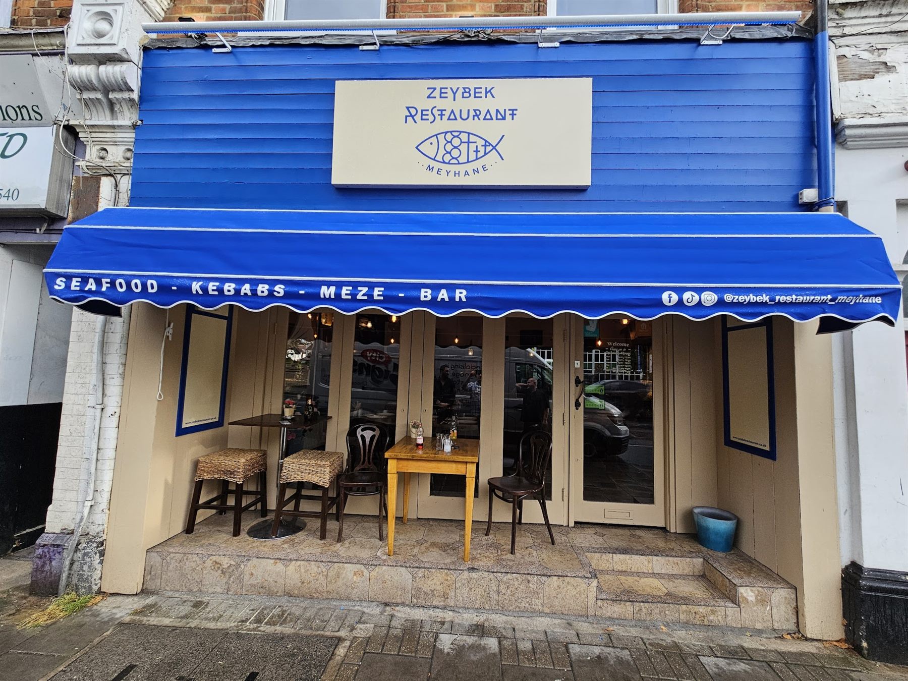 Restaurant awning and canopy signage