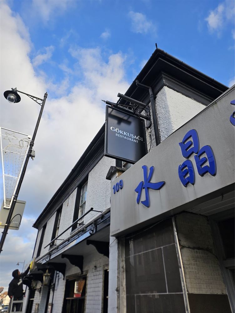 Projecting shopfront fascia letters